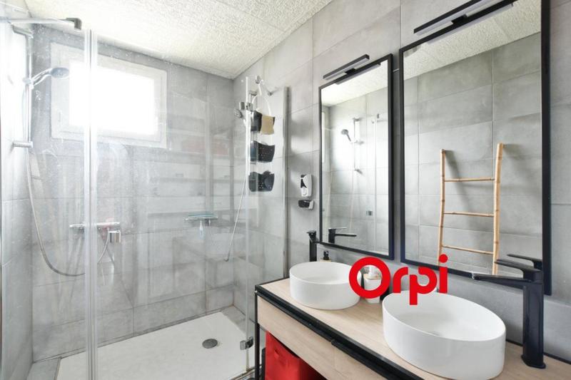 Appartement - 93 m² - 5 pièces