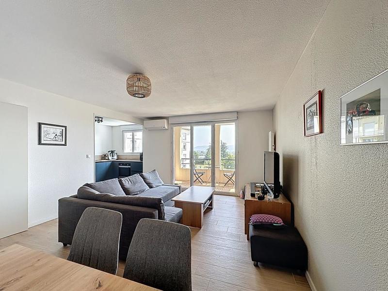 Appartement - 85 m² - 4 pièces