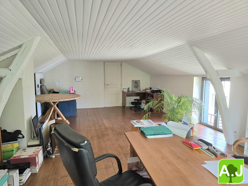 Maison - 180 m² - 8 pièces