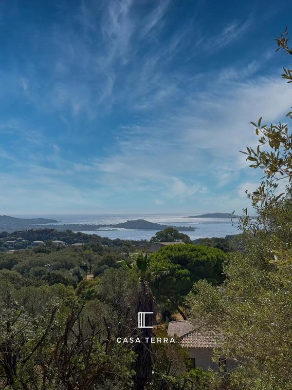 Maison - 240 m² - 12 pièces