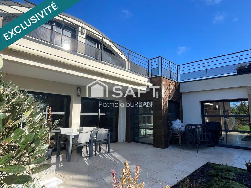 Maison - 259 m² - 6 pièces