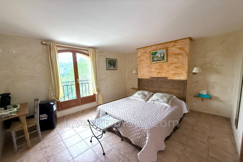 Maison - 236 m² - 9 pièces