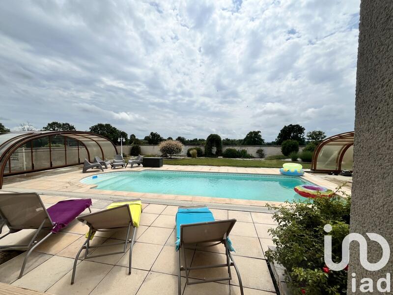 Maison - 270 m² - 10 pièces