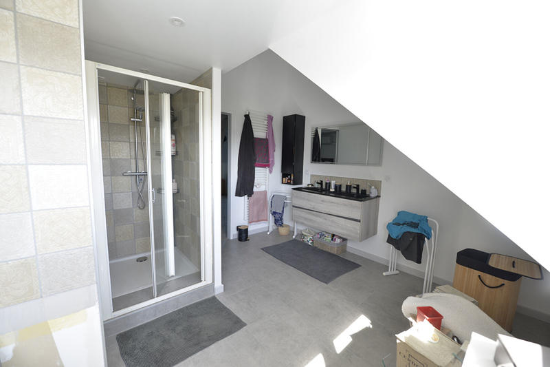 Maison - 166 m² - 8 pièces