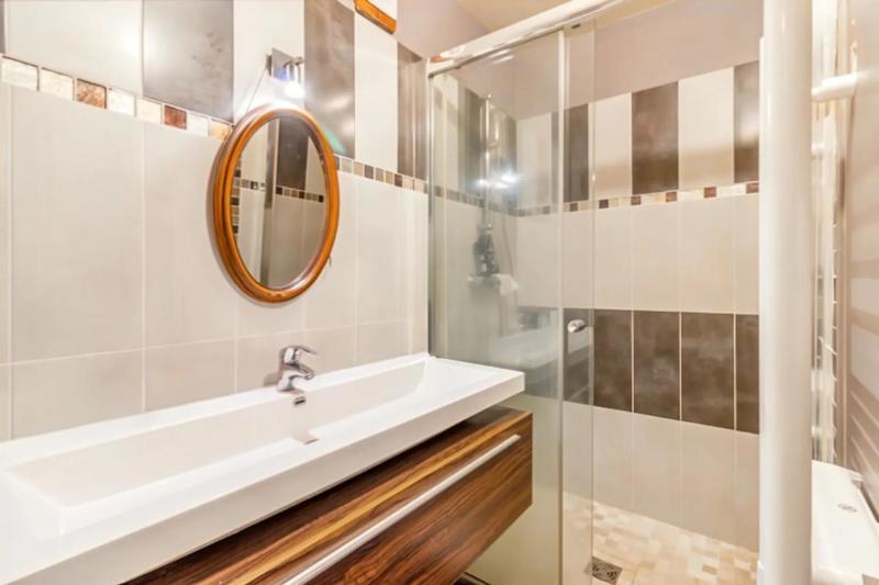 Propriété - 180 m² - 10 pièces