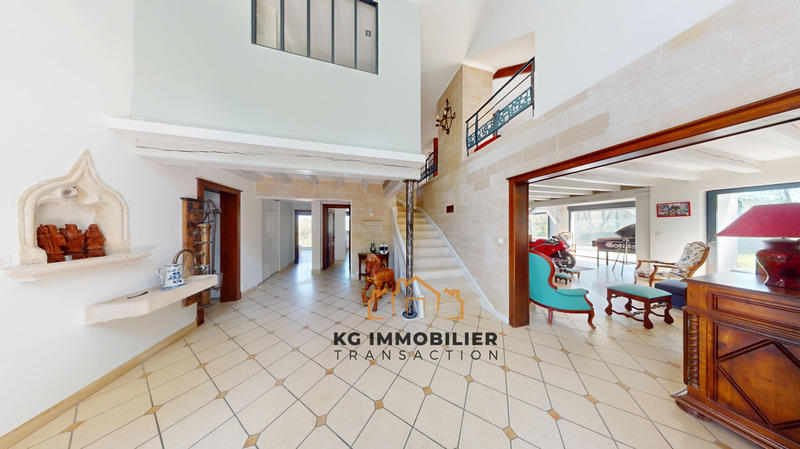 Maison - 370 m² - 15 pièces