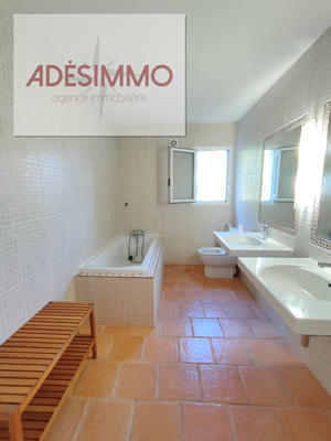 Villa - 270 m² - 9 pièces