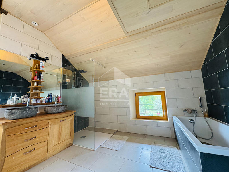 Maison - 217 m² - 6 pièces