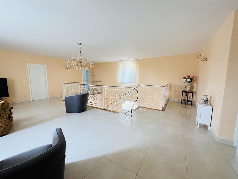 Villa - 290 m² - 5 pièces