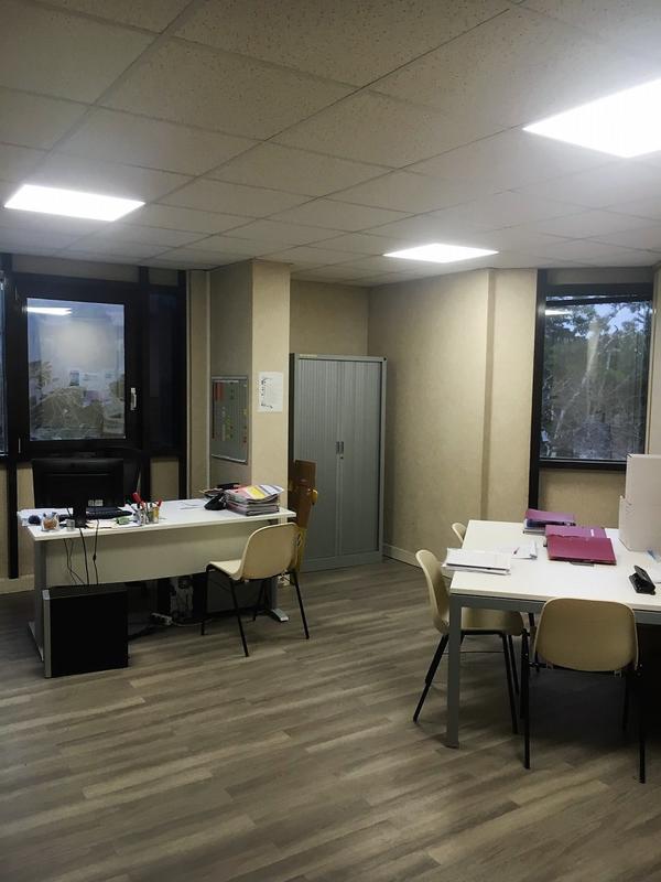 Bureau - 303 m² - 1 pièce