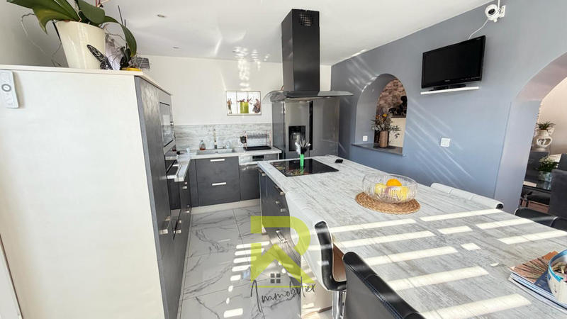 Maison - 93 m² - 4 pièces