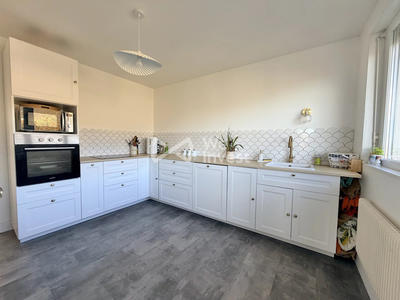 Maison - 182 m² - 9 pièces