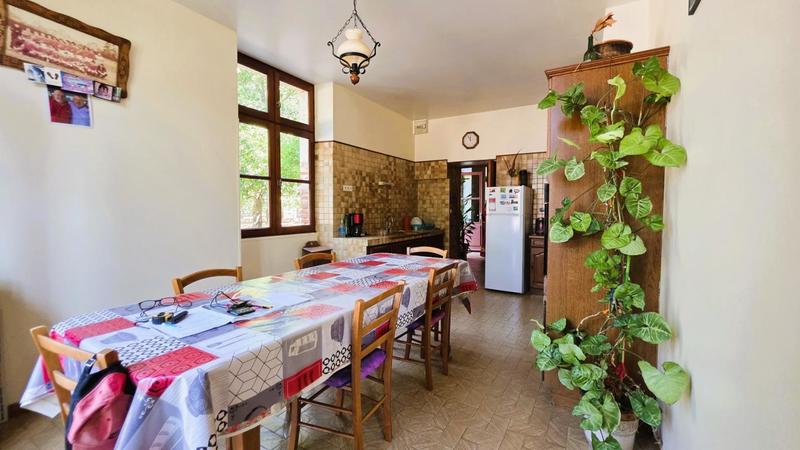 Maison - 214 m² - 15 pièces