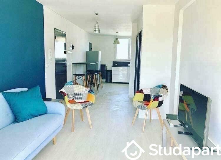 Chambre - 11 m² - 1 pièce