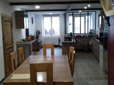 Maison - 256 m² - 9 pièces