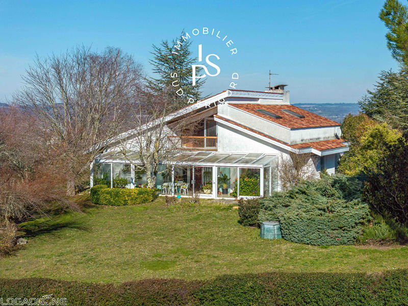 Maison - 203 m² - 6 pièces