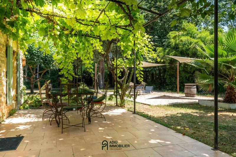 Propriété - 406 m² - 9 pièces