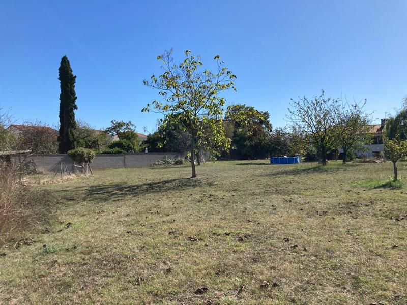 Terrain constructible - 900 m²