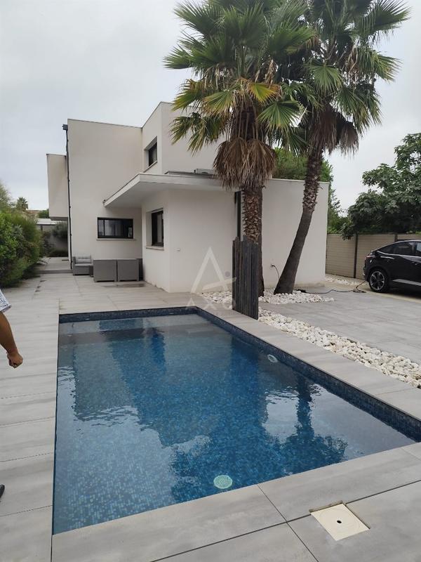 Maison - 165 m² - 6 pièces