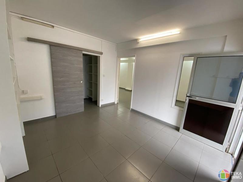 Local commercial - 44 m² - 2 pièces