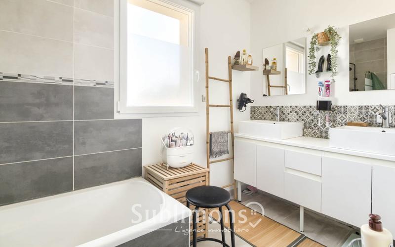 Maison traditionnelle - 95 m² - 4 pièces