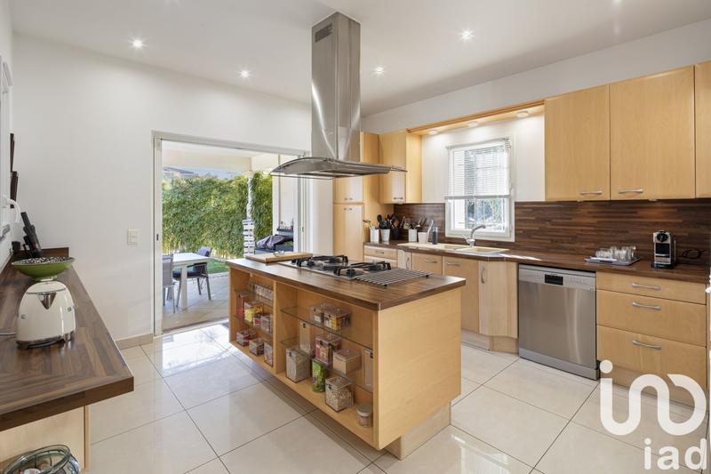 Maison - 300 m² - 8 pièces