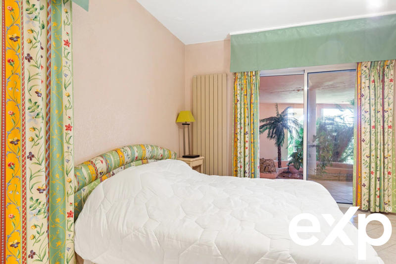 Villa - 285 m² - 6 pièces