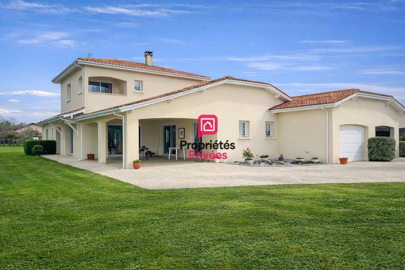 Maison - 221 m² - 8 pièces