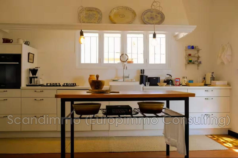 Maison - 250 m² - 9 pièces