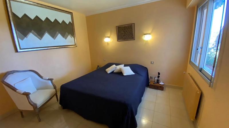 Maison - 170 m² - 9 pièces