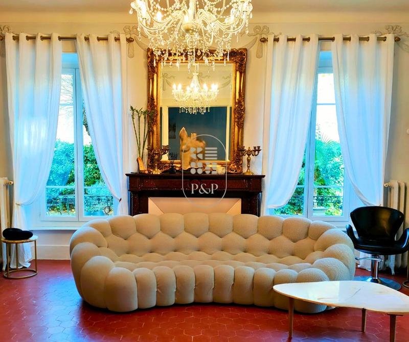 Hôtel particulier - 423 m² - 8 pièces