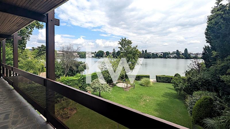 Maison - 180 m² - 8 pièces