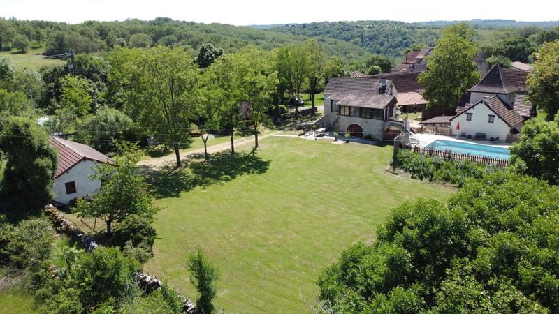 Maison - 250 m² - 10 pièces