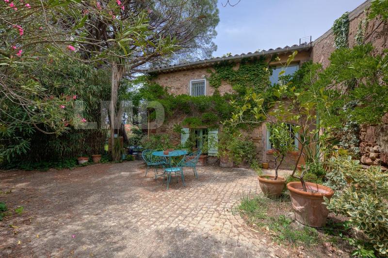 Maison - 180 m² - 9 pièces