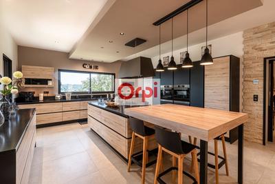 Villa - 263 m² - 7 pièces