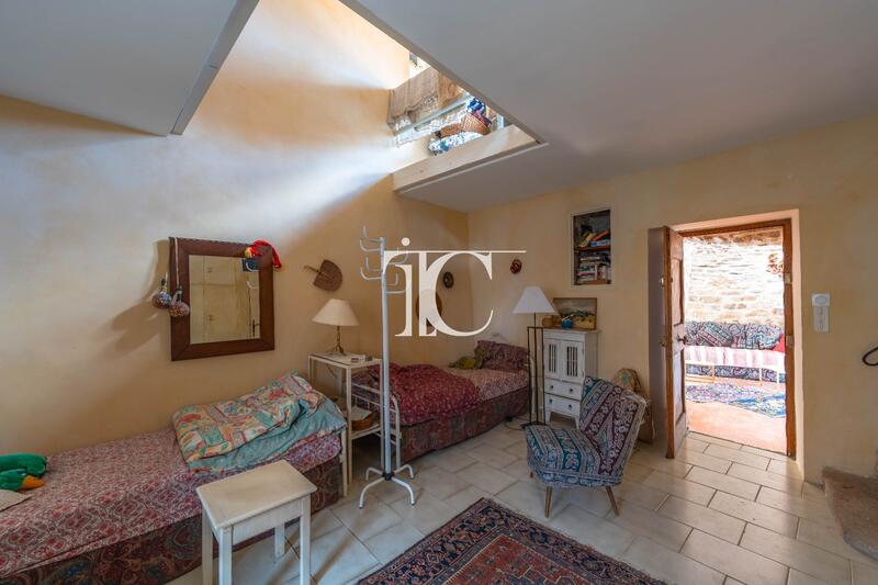 Maison - 350 m² - 11 pièces