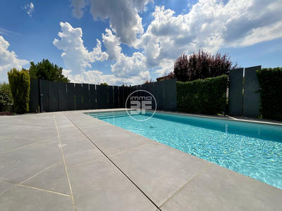 Maison - 256 m² - 7 pièces