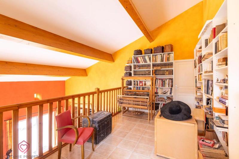 Maison - 275 m² - 10 pièces