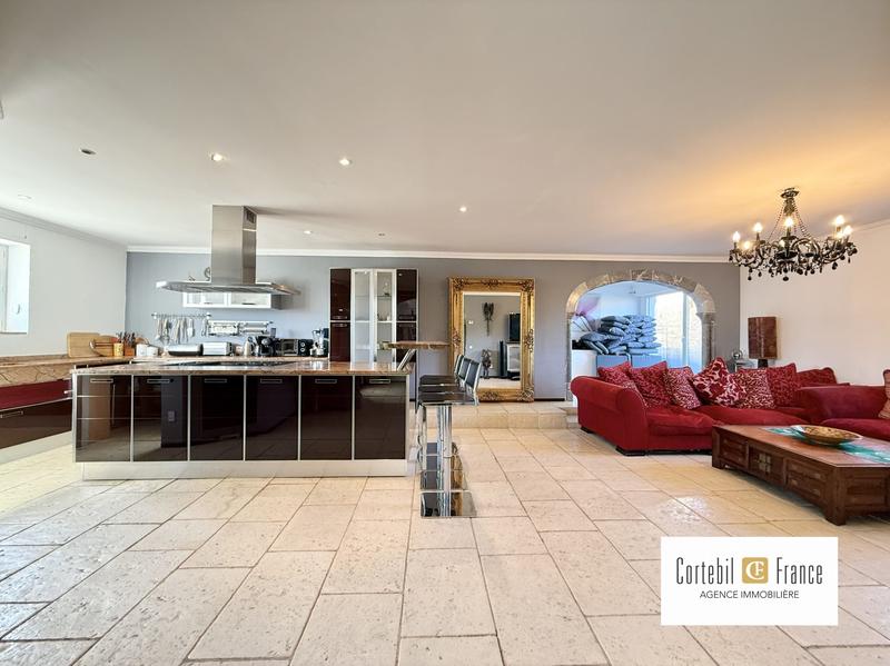 Maison - 512 m² - 11 pièces