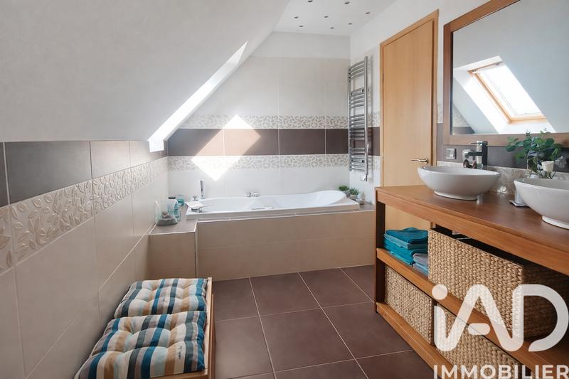 Maison - 189 m² - 7 pièces