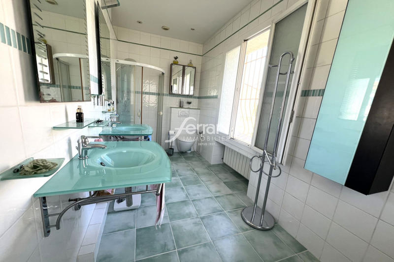 Maison - 222 m² - 9 pièces