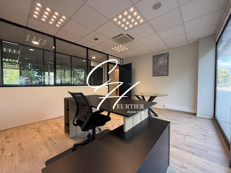 Local commercial - 334 m² - 14 pièces