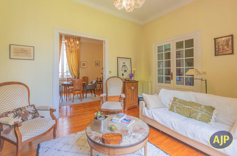 Maison - 207 m² - 10 pièces