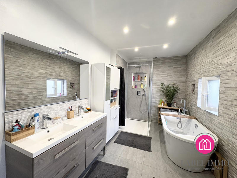 Maison - 170 m² - 7 pièces