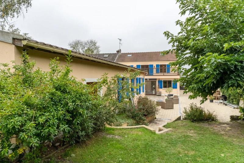 Maison - 260 m² - 12 pièces