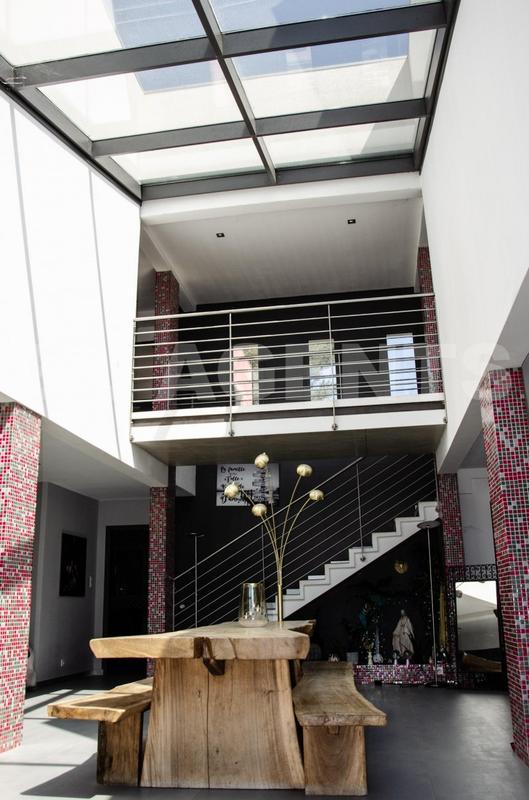 Maison - 260 m² - 6 pièces