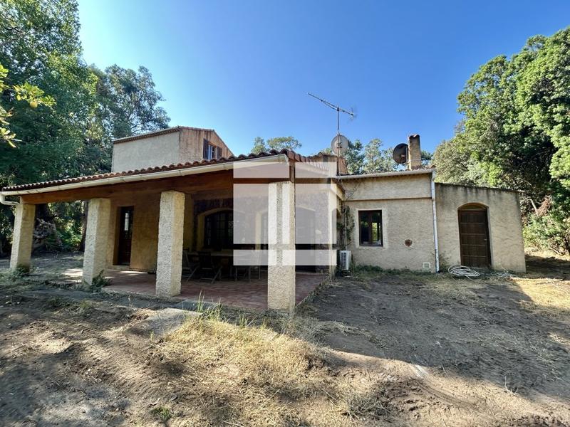 Maison - 260 m² - 9 pièces