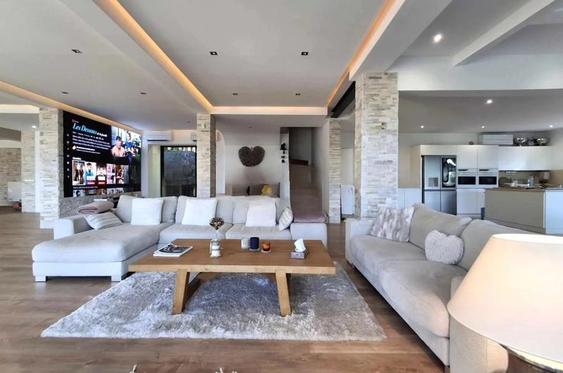 Maison - 410 m² - 8 pièces