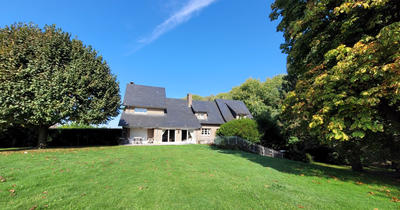 Maison - 275 m² - 12 pièces