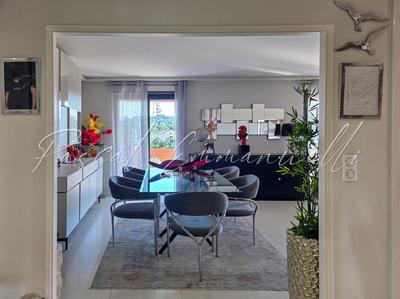 Appartement - 102 m² - 4 pièces